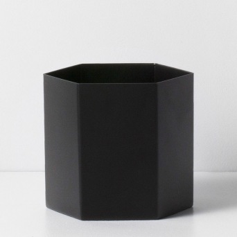  ferm LIVING Hexagon Pot - Large, black